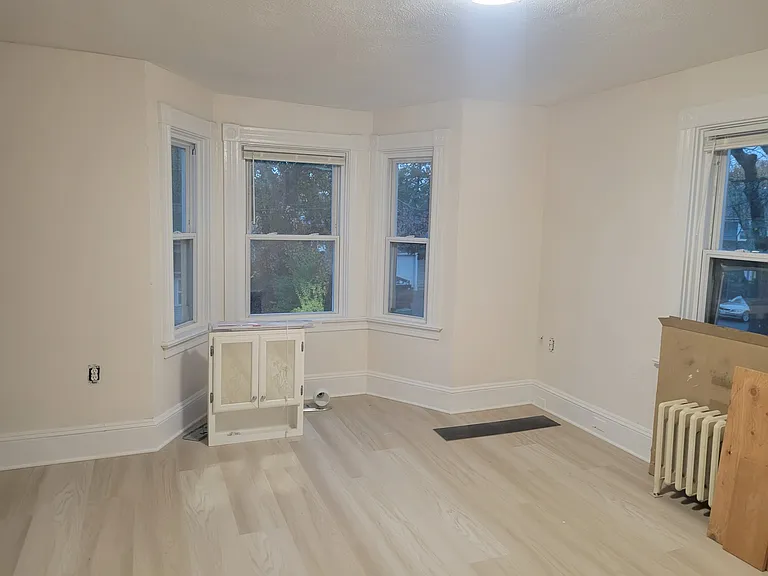 293 Grove Ave #2 — Photo 4