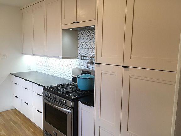 4th image of 1724 Bryn Mawr Dr NE