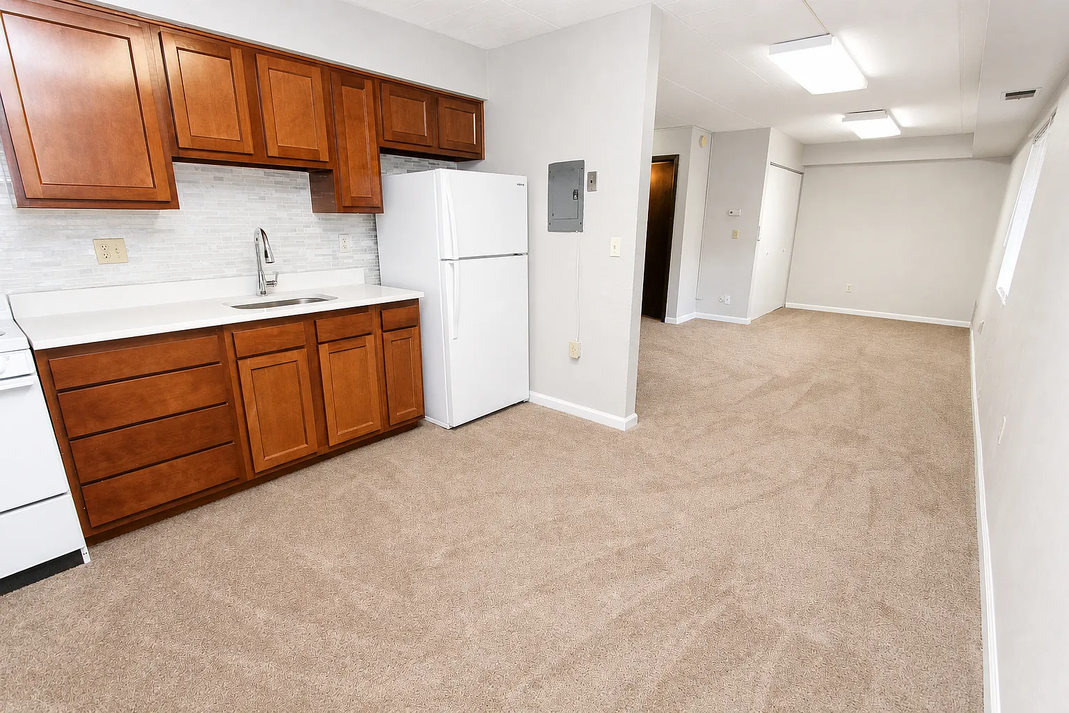 Wellington Square Apartments — Photo 4