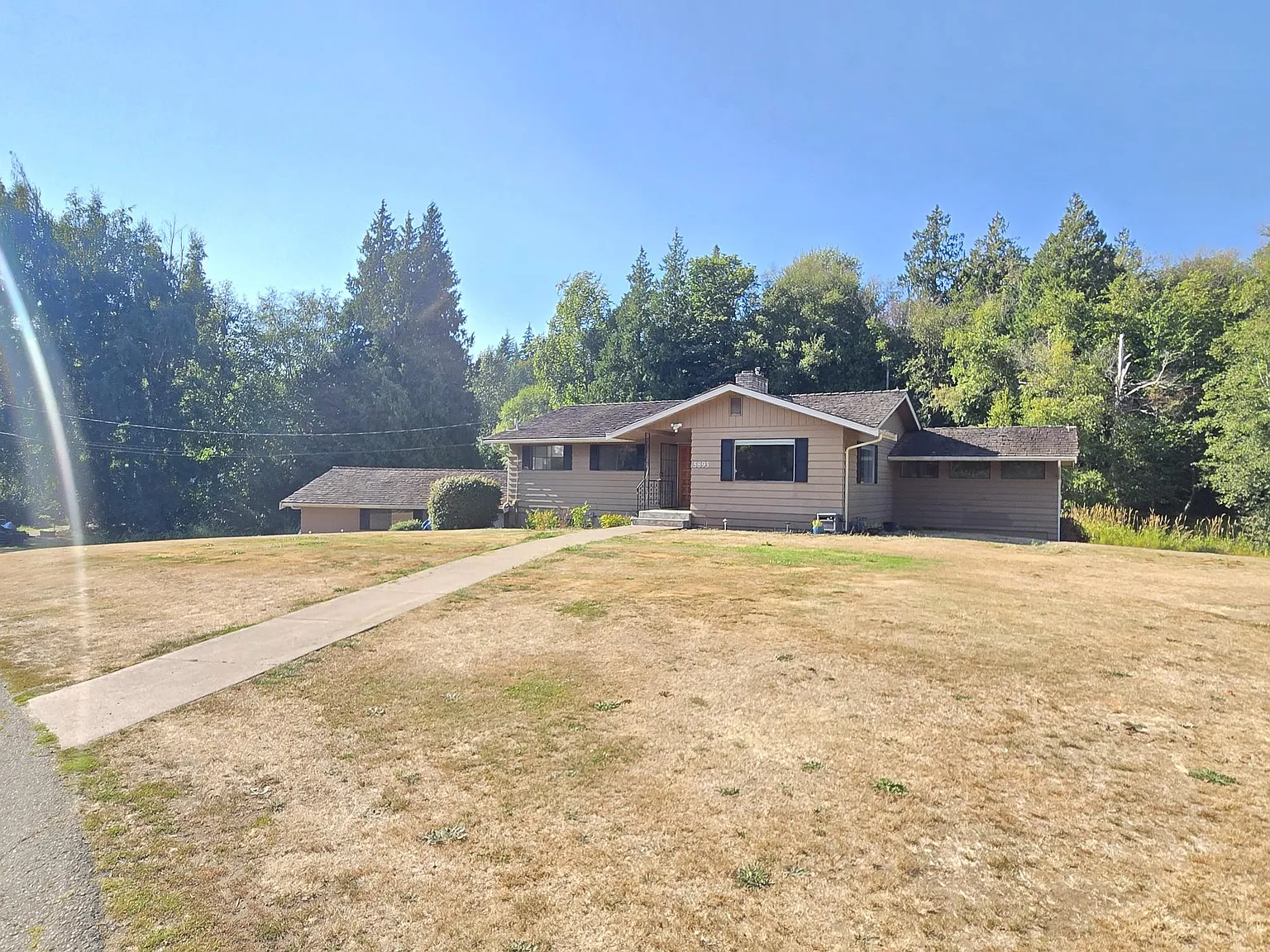 4 bed, 2.5 bath, 2436 sqft, $4,750 — Photo 2