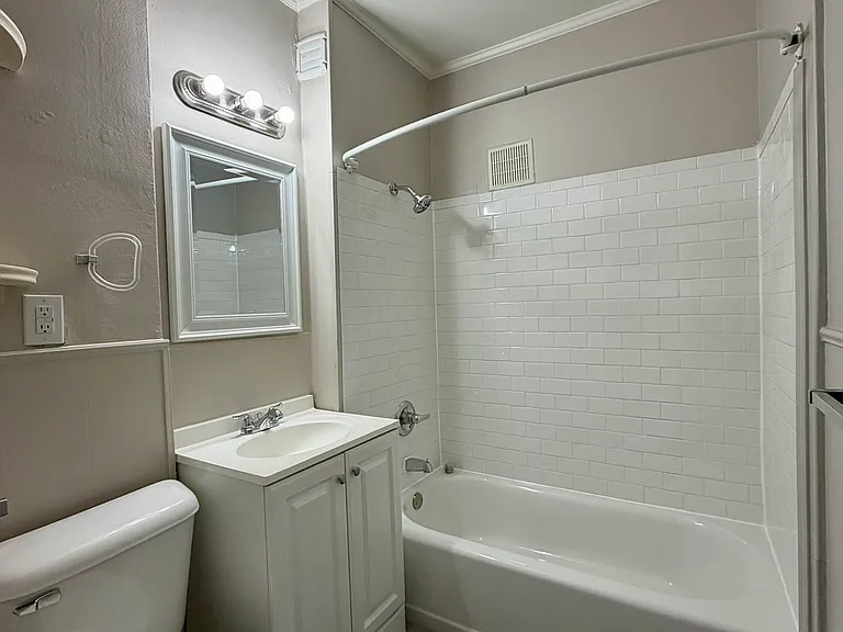 168 Bondie St — Photo 11