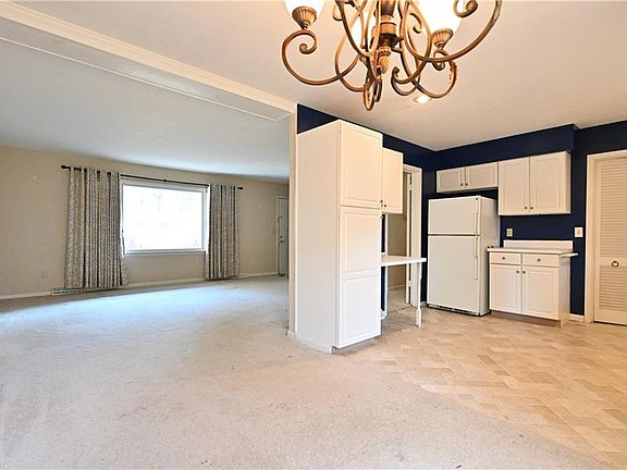 4th image of 214 Vinewood Dr