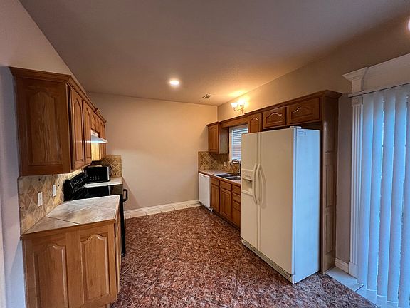 3rd image of 6293 W Milliken Bnd