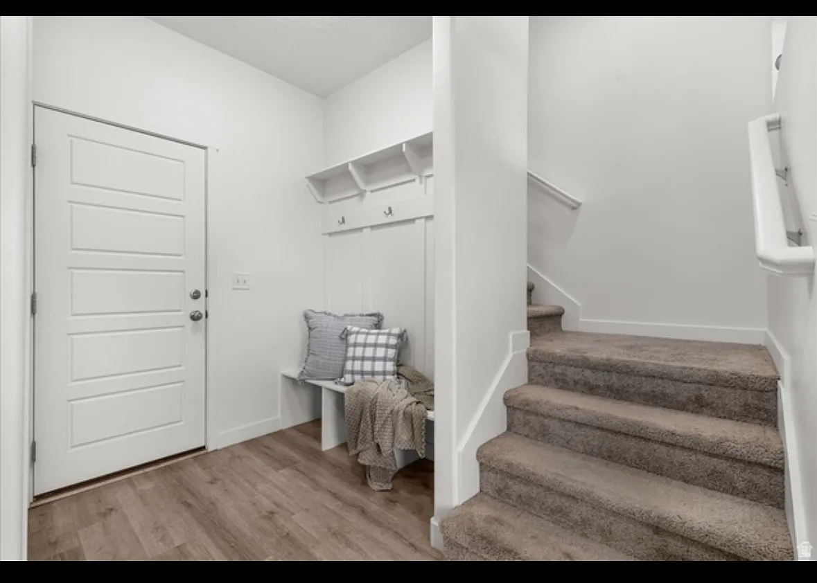 3 bed, 2.5 bath, 1979 sqft, $2,975 — Photo 4