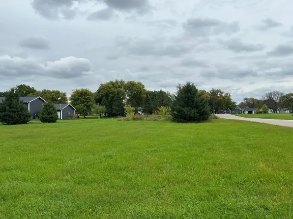 621 6th St, West Concord, MN 55985