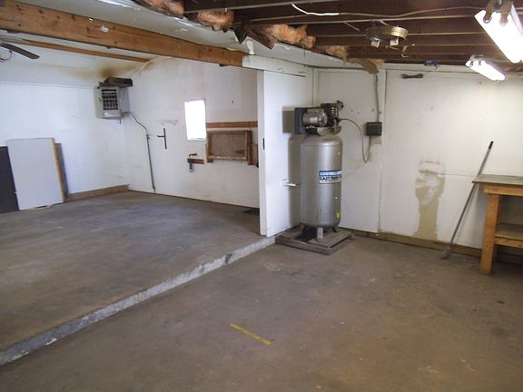 5th image of 901 N Walnut St