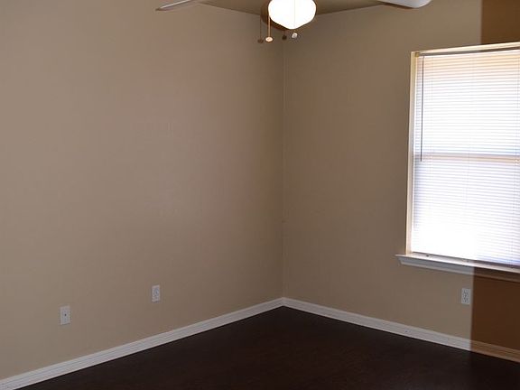5th image of 933 Ramblewood St Unit A