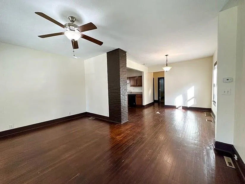 2 bed, 1000 sqft, $1,329 — Photo 2