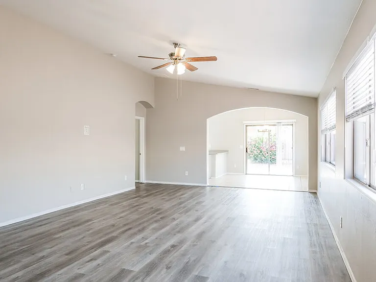 2710 S 108th Ave — Photo 5