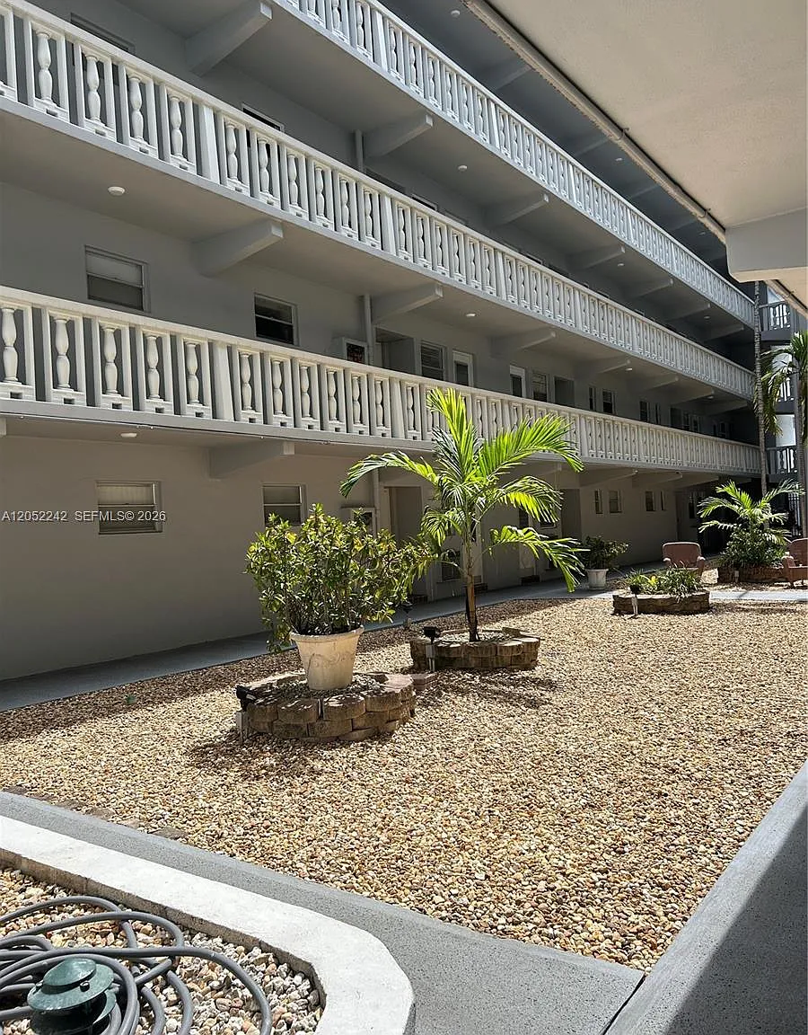 Second Gulfstream Garden — Photo 3