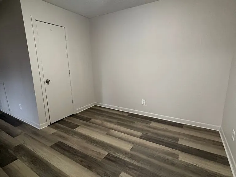 Cedar Crest Apartments — Photo 2