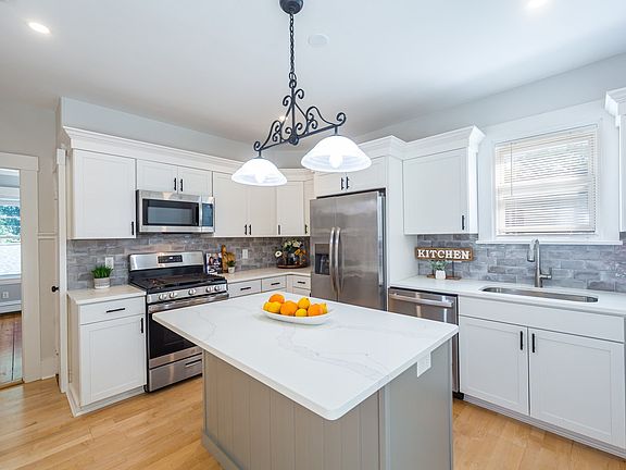 5th image of 11 Purchase St
