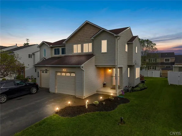 8836 New Country Dr, Cicero, NY 13039