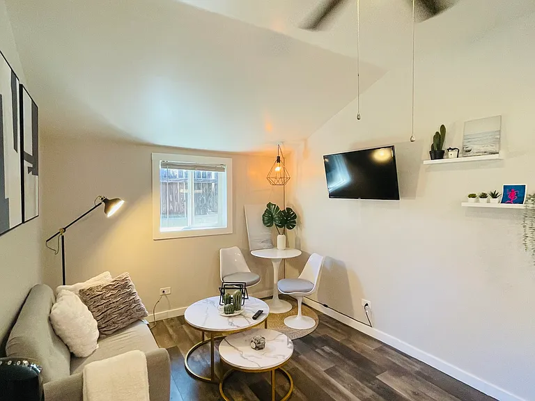 1553 S Burnside Ave — Photo 9
