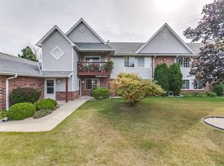 160 W Aspen Ct UNIT 2, Oak Creek, WI 53154