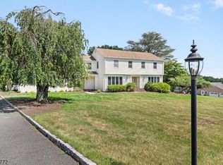 8 Patriot Rd, Peapack Gladstone Boro, NJ 07934