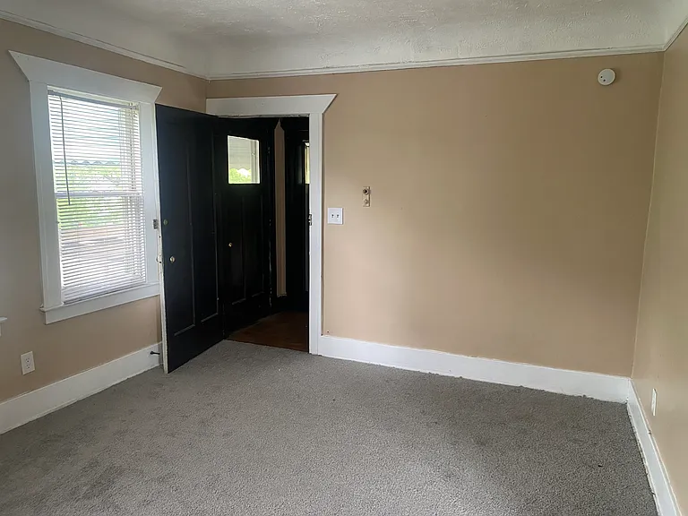 2645 W Grand St — Photo 3