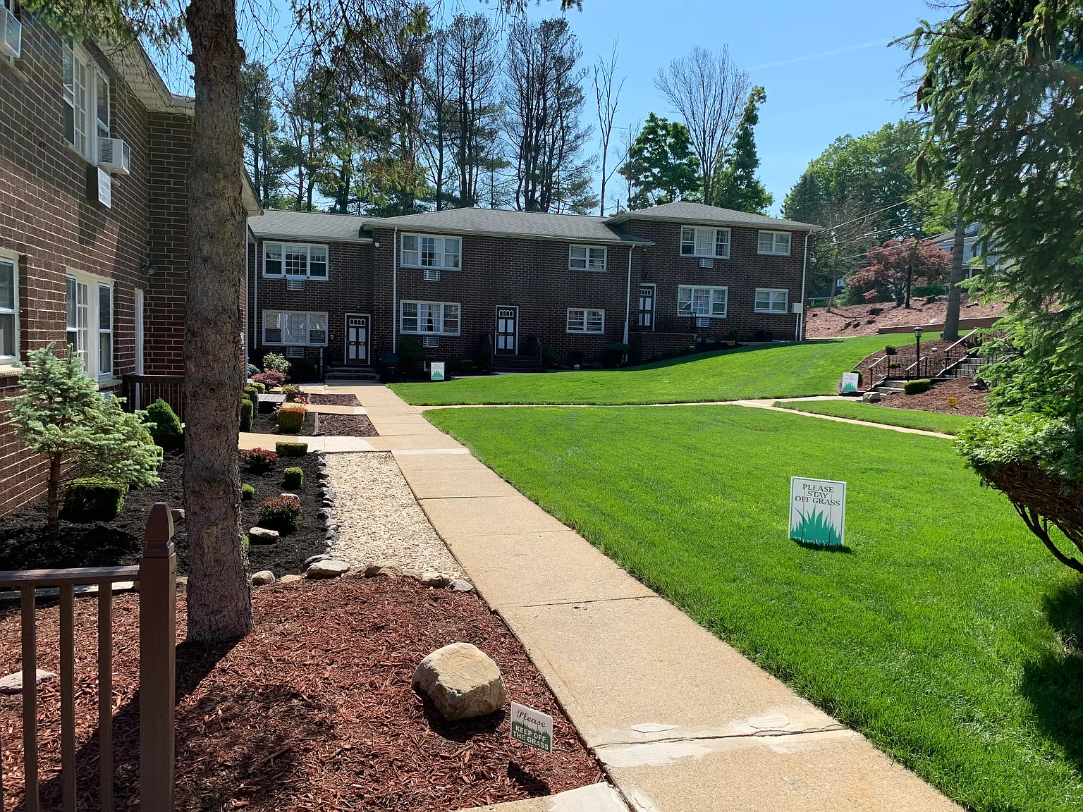 1 bed, 800 sqft, $1,950 — Photo 3