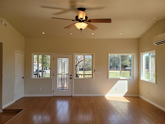 2nd image of 1861 Oak Grove Dr