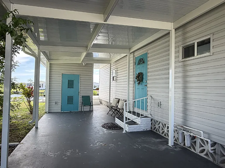 542 Tampico Dr — Photo 37