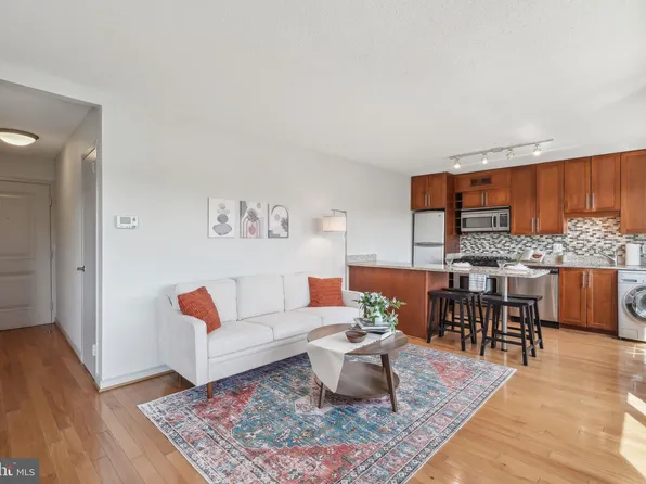 7333 New Hampshire Ave APT 808, Takoma Park, MD 20912