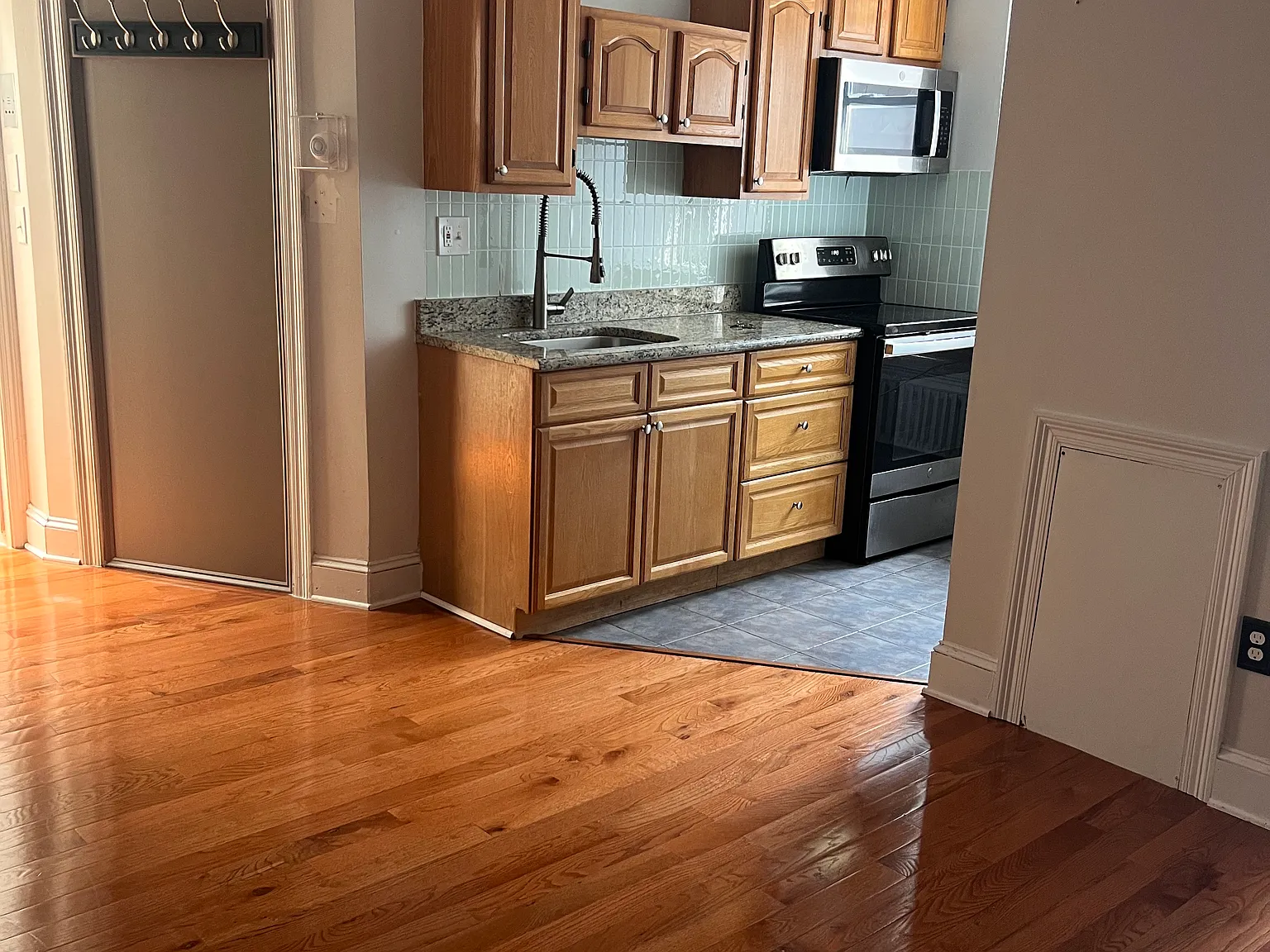 2 bed, 1100 sqft, $1,800 — Photo 3