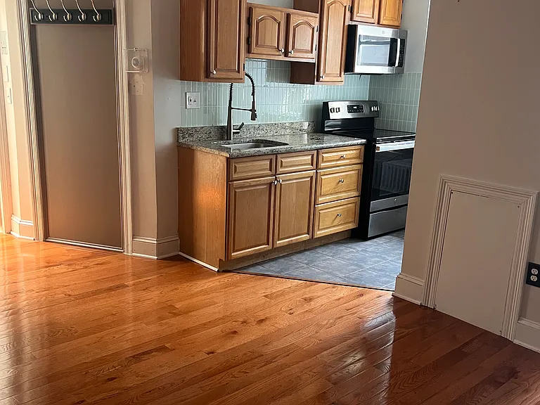 205 S 42nd St #C1 — Photo 3