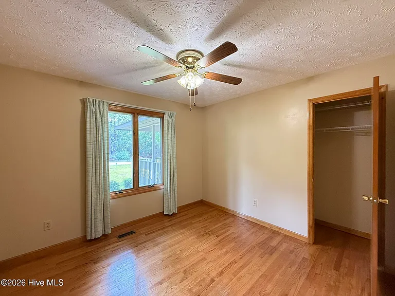 315 W Craven Ave — Photo 18