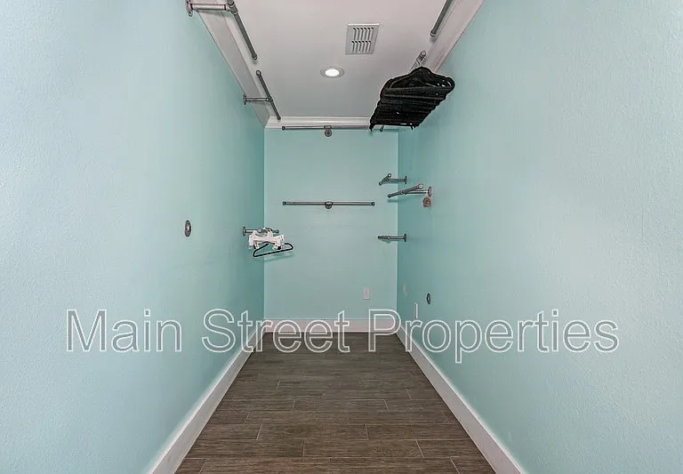 231 Sabine Dr — Photo 34
