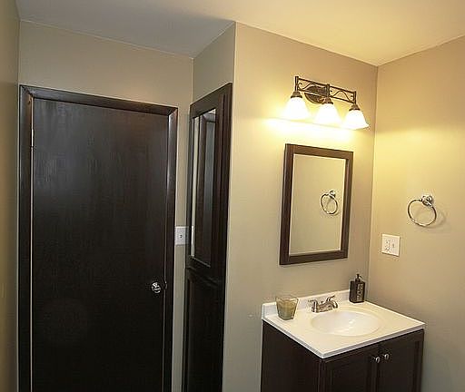 4th image of 425 Mountain Ave