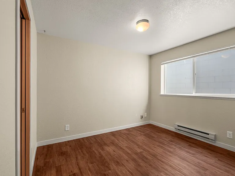 Newland Apartments — Photo 12