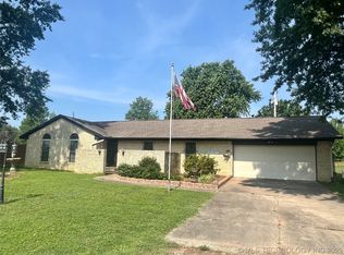 3831 S 24th Pl W, Muskogee, OK 74401