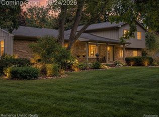 6601 Hemlock Ct, Brighton, MI 48116
