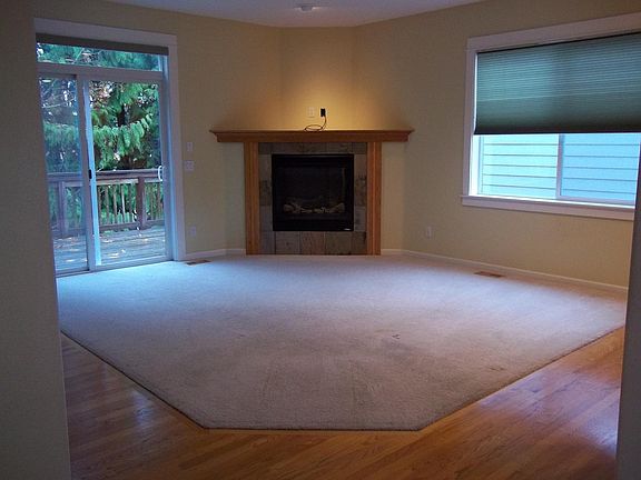 LIVING RM. W/ GAS FIREPLACE