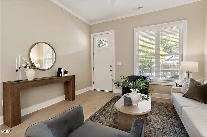 2 bed, 1.5 bath, 923 sqft, $1,975 — Photo 3