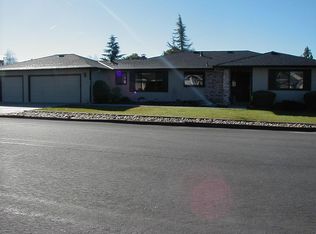 681 Ridgemark Dr, Hollister, CA 95023