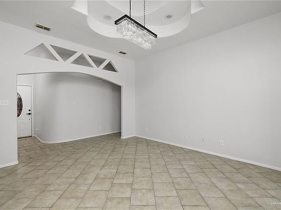 3rd image of 1008 W Toffee Dr
