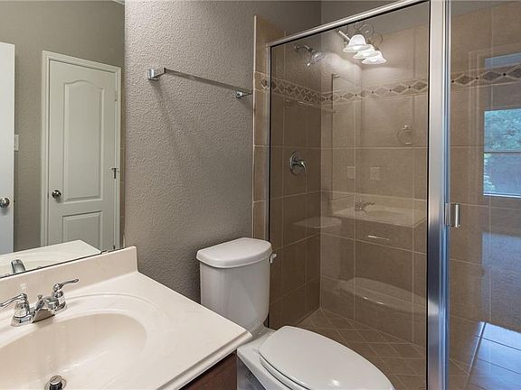4th image of 8016 Vista Hill Ln