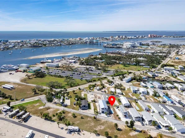 52 Oyster Bay Ln, Fort Myers Beach, FL 33931