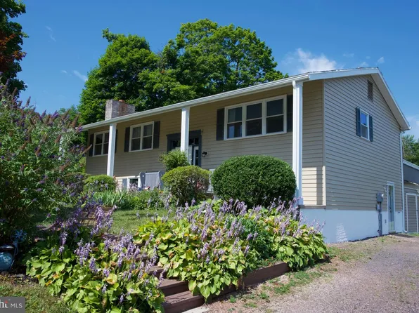 18 George St, Douglassville, PA 19518