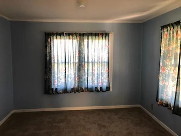 208 N Caswell St, Glennville, GA 30427