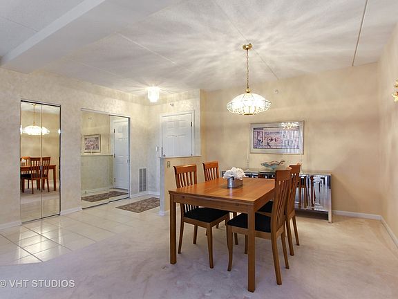 4th image of 190 N Milwaukee Ave APT 506