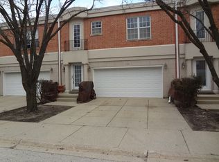 438 Town Place Cir, Buffalo Grove, IL 60089