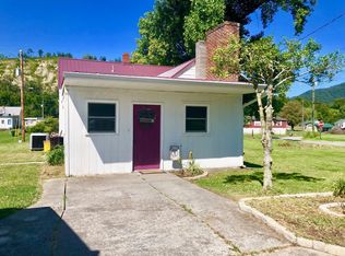 5259 Historic Dr, Elliston, VA 24087