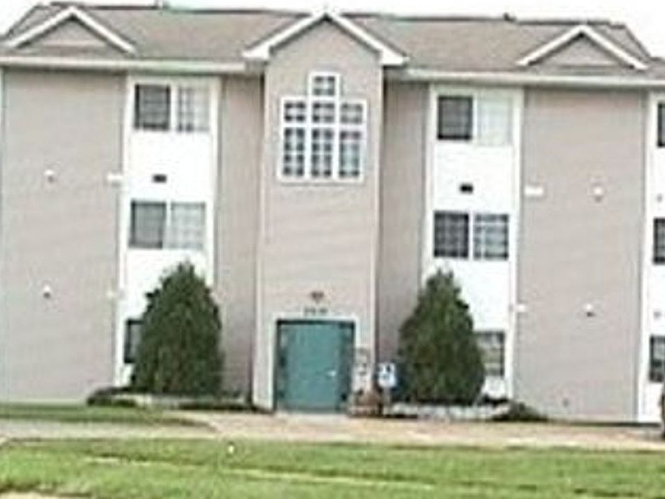 2nd image of 2434 Lakeside Dr #8
