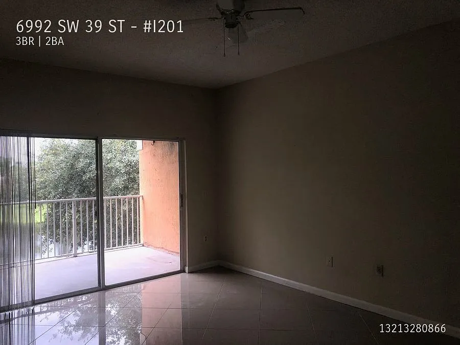 Beautiful 2nd floor Condo 3/2 in Courtyards at Davie — Photo 2