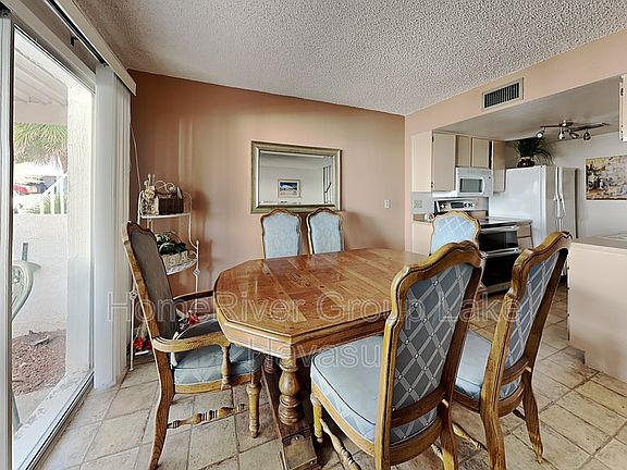 3rd image of 1756 Los Lagos Dr #C20