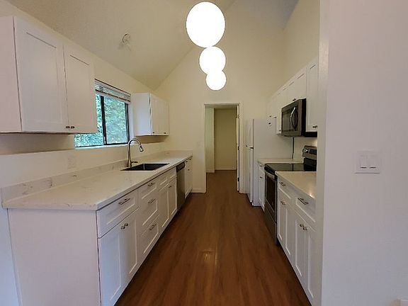 3rd image of 2001 Knox Ave APT 1