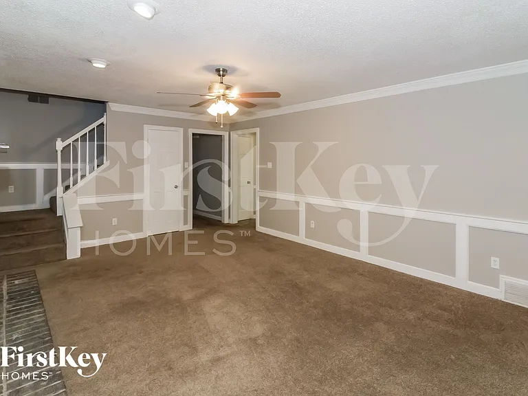 4619 Leash Ln — Photo 4