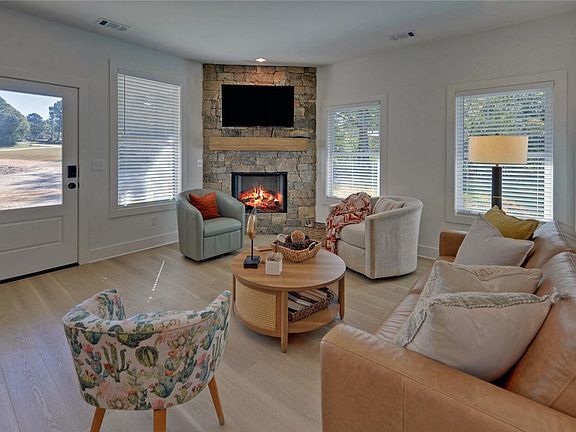 5th image of 73 Woodlake Ct #B